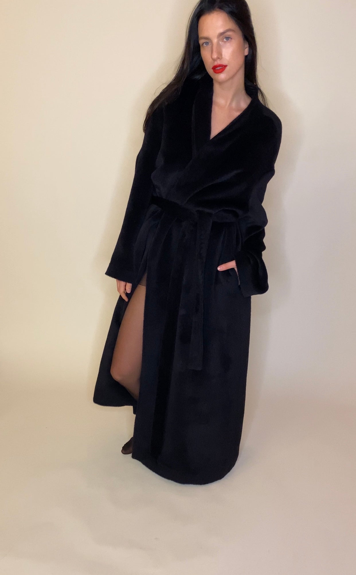 Luxury mink fur effect alpaca oversized coat with silk lining and belt-black