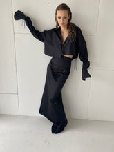 Load image into Gallery viewer, Gopì hourglass silk taffeta maxi skirt - black
