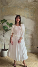 Load and play video in Gallery viewer, Balloon maxi skirt - black
