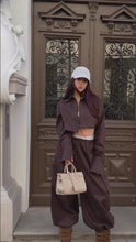 Load and play video in Gallery viewer, Cargo balloon trousers - chocolate
