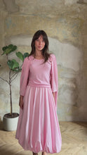 Load and play video in Gallery viewer, Balloon maxi skirt - black
