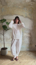 Load and play video in Gallery viewer, Balloon wide leg trousers - pink
