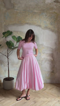Load and play video in Gallery viewer, Balloon maxi skirt - black
