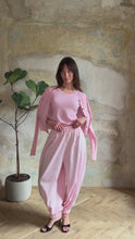 Load and play video in Gallery viewer, Balloon wide leg trousers - black

