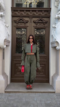 Load and play video in Gallery viewer, Cargo balloon trousers - haki
