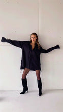 Load and play video in Gallery viewer, Corsica oversized cotton blouse-pearl
