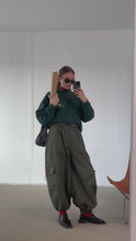 Load and play video in Gallery viewer, Cargo balloon trousers - chocolate
