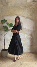 Load and play video in Gallery viewer, Balloon maxi skirt - black

