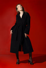 Load image into Gallery viewer, Mairita cashmere coat with silk lining - black
